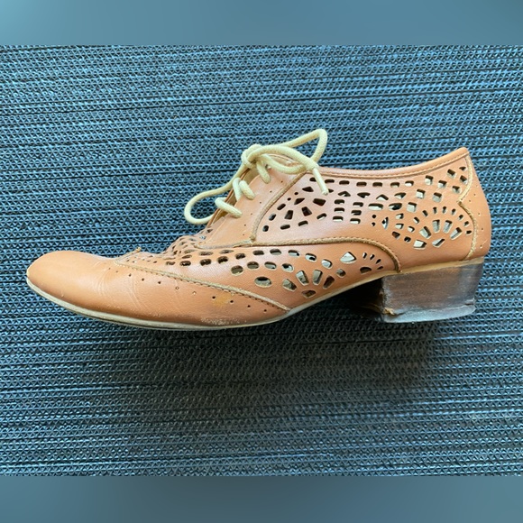 Kate & Mel | Size 37 Brown laser cut heeled oxfords. - Picture 5 of 7